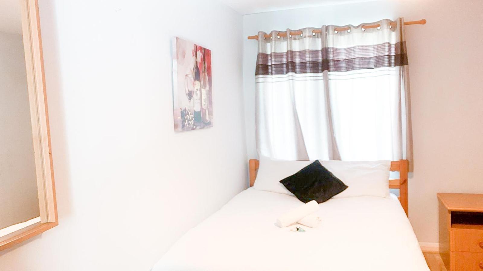 Lovely, Cosy & Central 3 Bed House Near Station ジリンガム エクステリア 写真